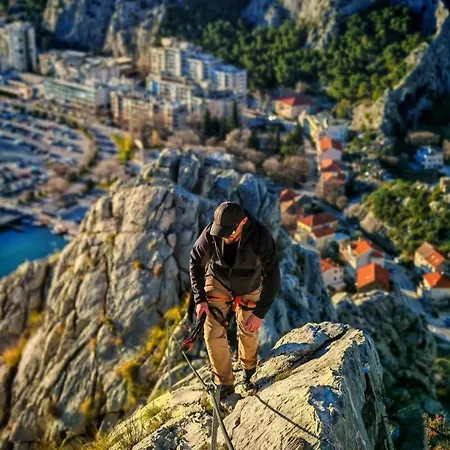 Kuca Ruzica * Omis