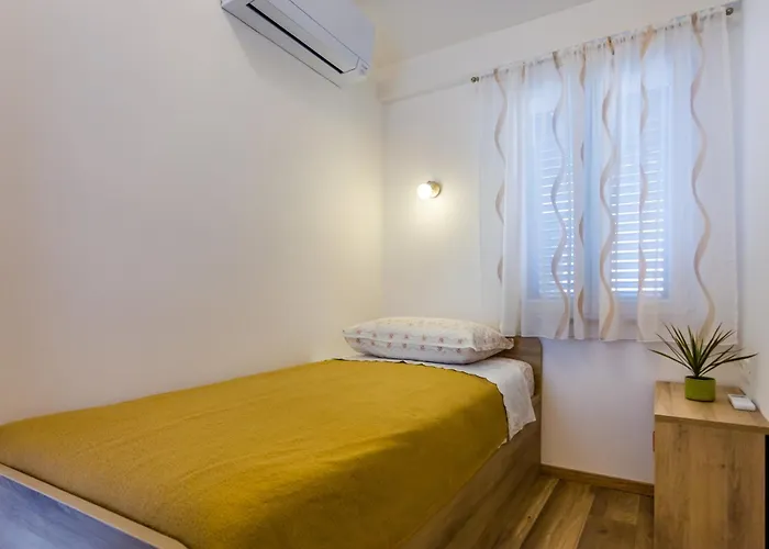 Kuca Ruzica Apartamento Omiš