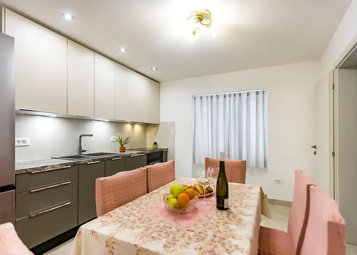 Kuca Ruzica Apartamento Omiš